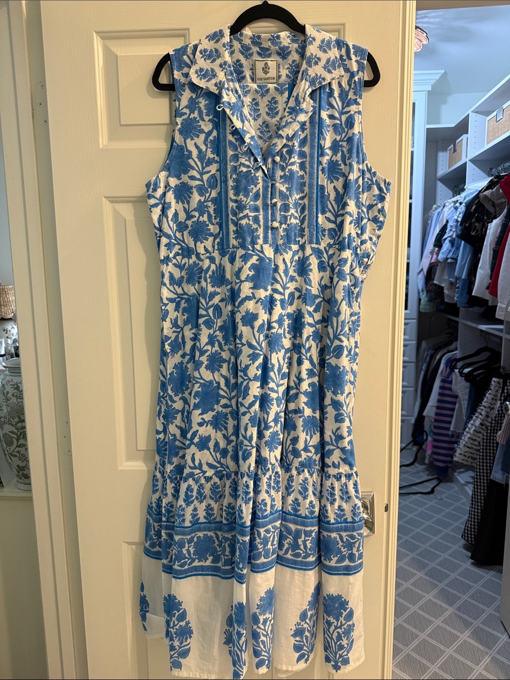 Sleeveless Blue Floral Maxi Dress with Ruffle Collar